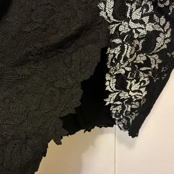 OLVI'S Elegant Black Lace Dress - Picture 3 of 12
